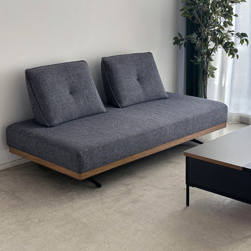 背クッションが固定されていない、フリースタイルのソファです。